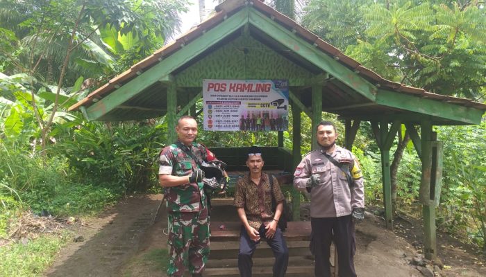 Lebaran 2024, Bhabinkamtibmas dan Babinsa di Pangandaran Pasang Baliho Tampung Keluhan