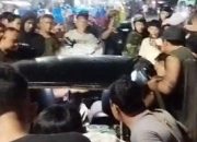 Diduga Acungkan Kapak, Mobil Wisatawan Asal Bandung Diamuk Warga, Blakslist Aja!