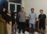 Terharu, Pemuda dan Polisi di Kalipucang Pangandaran Tolong Ibu Terlantar