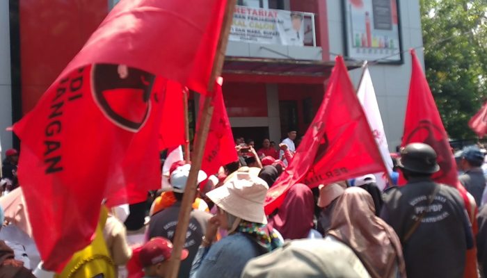 Didukung Masyarakat, Ketua DPRD Pangandaran Ikut Daftar Calon Bupati 