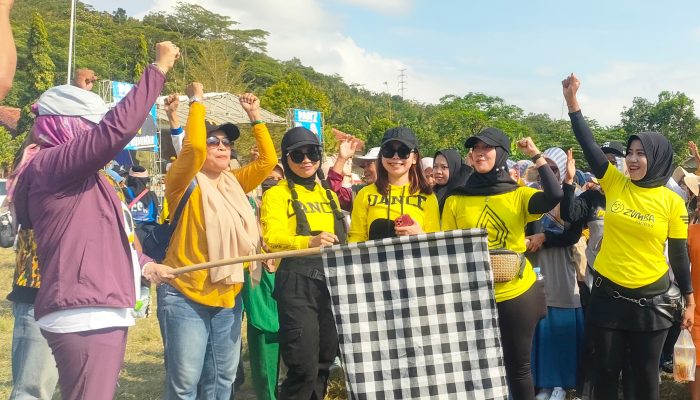 Pilkada Pangandaran, Ade Ruminah Gaet Masyarakat Melalui Jalan Sehat 