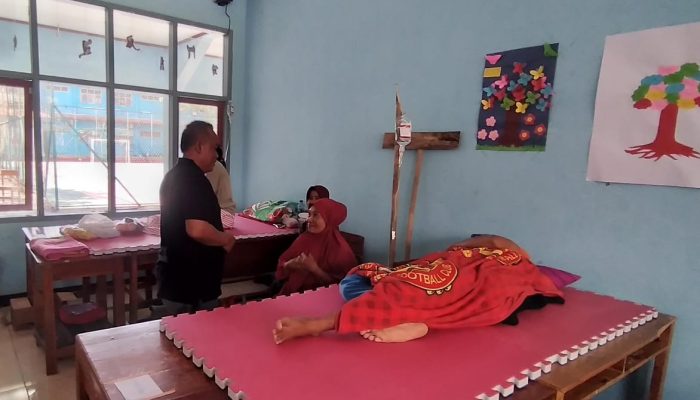 Balon Bupati Pangandaran Sambangi Pelajar yang Diduga Keracunan Makanan