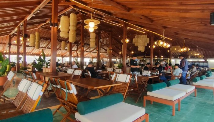 Ngopi Makan di The Joglo Seafood dan Markopi Pangandaran