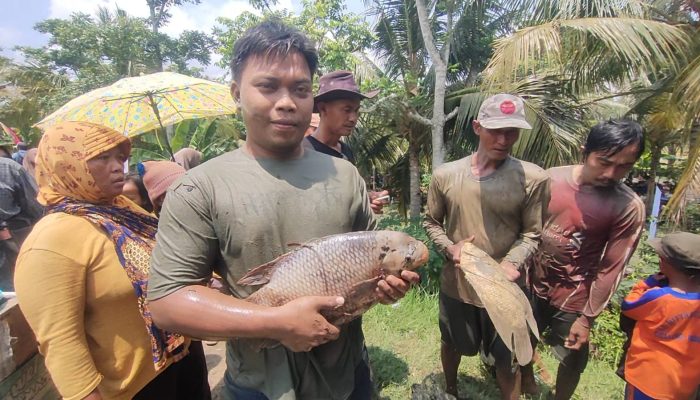 Kebahagiaan Danang di Pangandaran Seusai Dapat Ikan Besar dan Hadiah