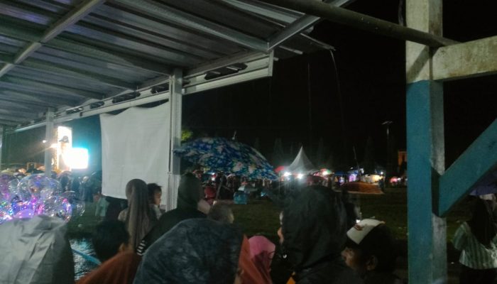 Hujan di Acara Syukuran Presiden Prabowo di Pangandaran, Warga Berhamburan