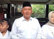 Momen Pencoblosan, Cawabup 02 di Pangandaran Datang ke TPS Berjalan Kaki