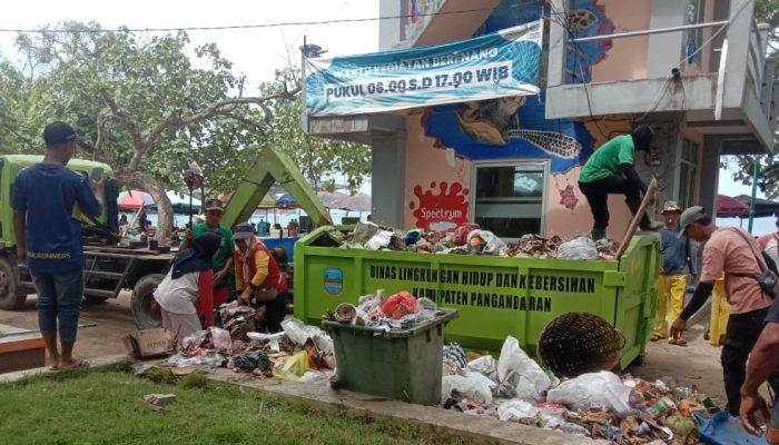 DLHK Pangandaran Sayangkan Kurangnya Kesadaran PKL Dalam Membuang Sampah