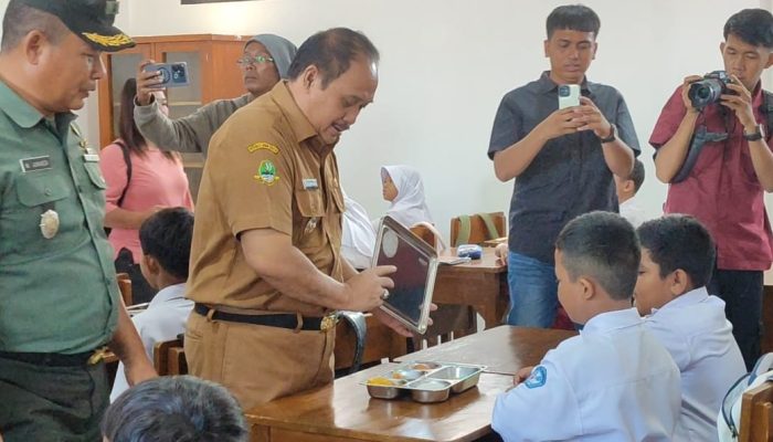 Program Makan Bergizi Gratis di Pangandaran, Bupati Jeje Langsung Cek ke Sekolah
