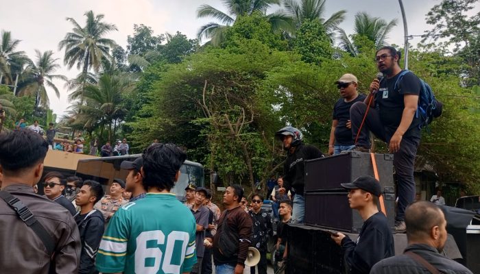 RPM Datangi Kantor Bupati Pangandaran, Tuntut Evaluasi Kinerja 100 Hari Kerja