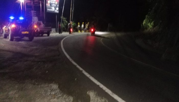 Tanah Longsor Tutupi Jalan Raya Kalipucang Pangandaran, Polisi Lakukan Ini