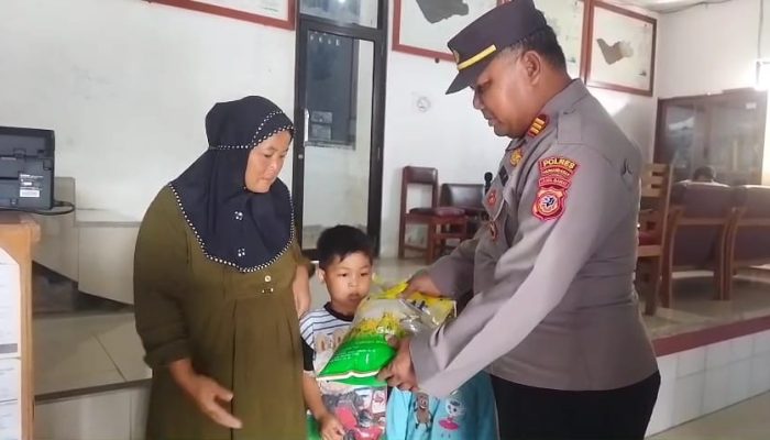Hamba Allah Borong 100 Kantong Beras untuk Anak Yatim di Kalipucang Pangandaran
