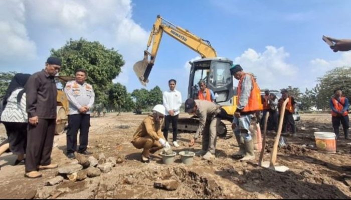 Bupati Citra Lakukan Peletakan Batu Pertama Pembangunan Area Parkir di Bekas Lahan Pasar Wisata