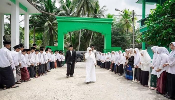 Komitmen Dukung Pendidikan Agama, Bupati Pangandaran Serahkan Hibah untuk Pesantren