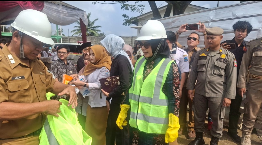 Bupati Citra Saat peresmian gedung di RSUD Pandega, beberapa waktu lalu
