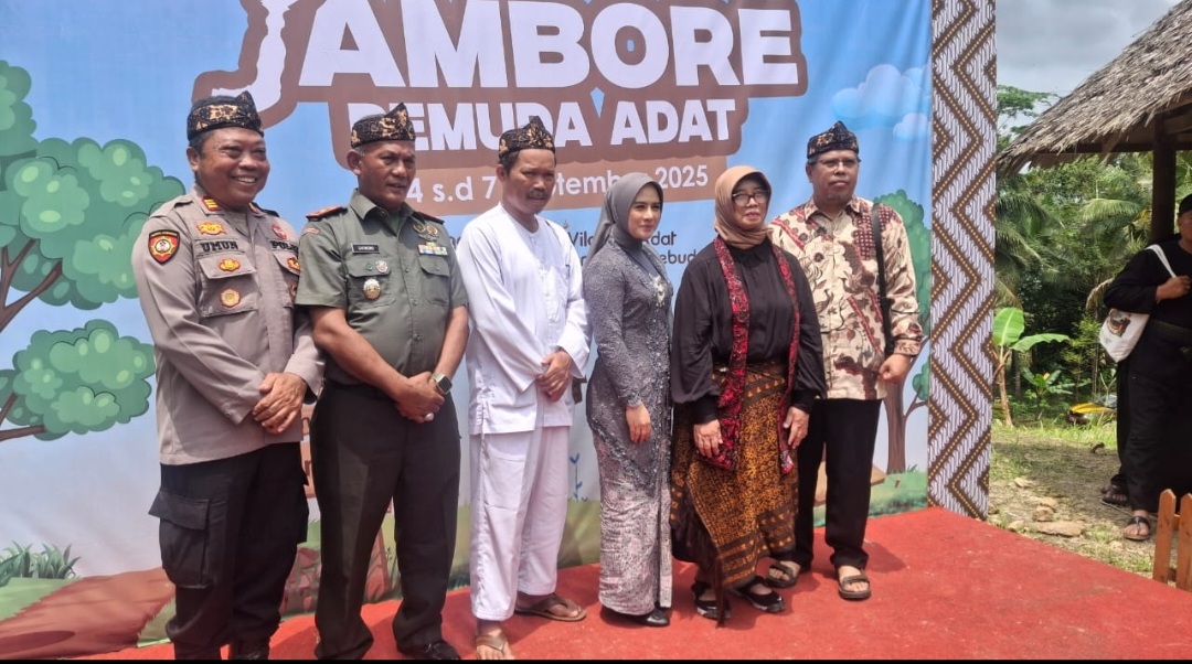 Bupati Pangandaran Hj Citra Pitriyami saat menghadiri Jambore Pemuda Adat di Desa Cikalong Jumat (5/9/2025)