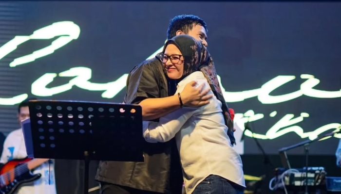 Bupati Citra Menyanyi Bersama Sang Adik Cakra Khan