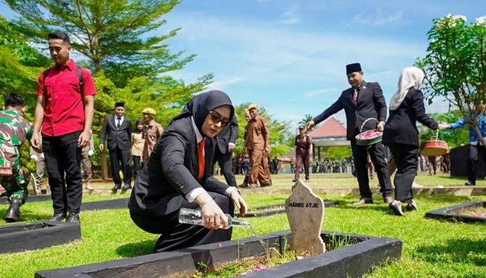Momen Bupati Pangandaran Tabur Bunga di Taman Makam Pahlawan di Cintakarya