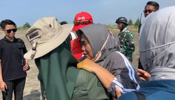 Tangis Ibu Pecah di Pantai Timur Pangandaran, Anak Bungsu Tenggelam Terseret Arus