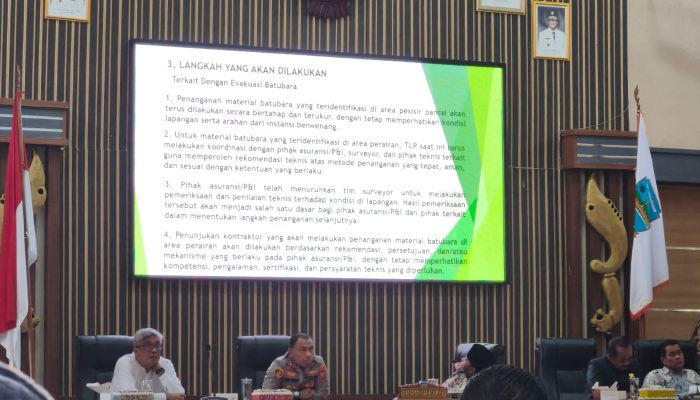 8.109 Ton Batu Bara Tumpah di Pantai Sukaresik, Pemkab Pangandaran Bergerak, Uji Sampel hingga Desak Penanganan Cepat
