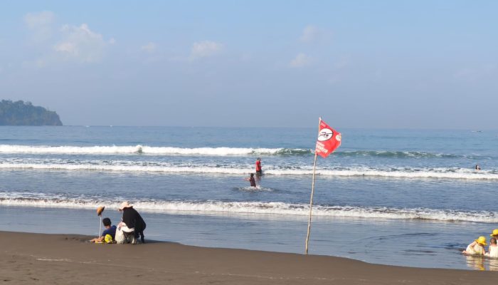 Wisatawan Asal Bandung Terseret Arus di Pantai Pangandaran, Bupati: Tolong Wisatawan Ikuti Aturan
