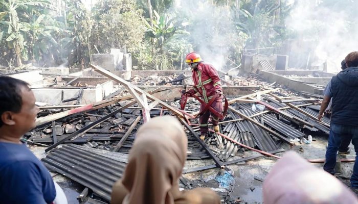 Tujuh Rumah Ludes Terbakar di Legokjawa, Bupati Pangandaran Pastikan Korban Dipenuhi Kebutuhannya